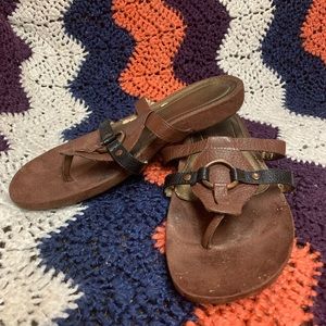 🔴 Brown sandals